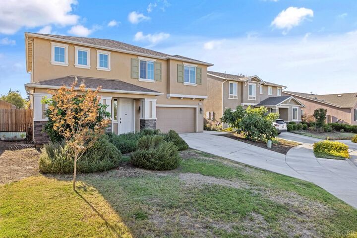 Property Photo: 2015 N Hall Court N CA 93291