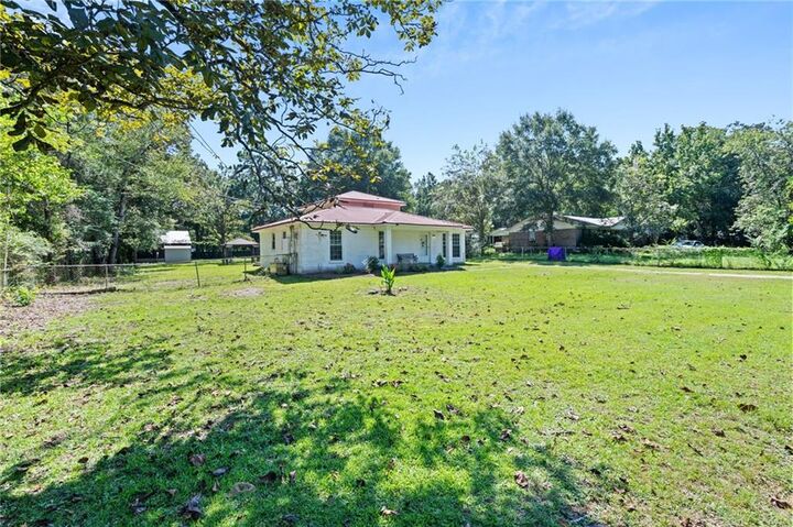 Property Photo: 5124 Oak Crest Drive AL 36587