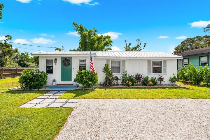 Property Photo:  841 Hand Avenue  FL 34232 