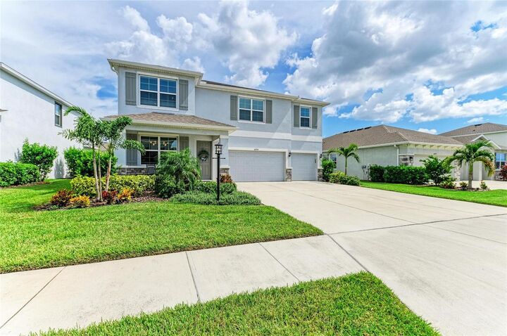 Property Photo: 16724 Barnwood Place FL 34211