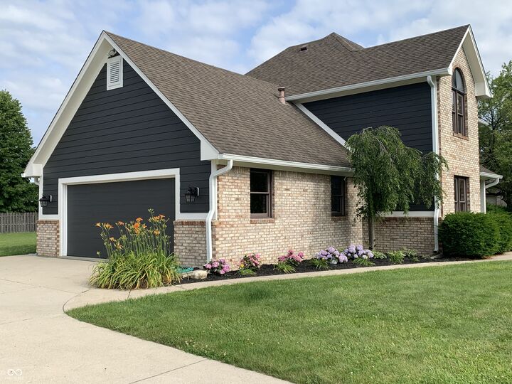 Property Photo: 1210 Pendle Hill Avenue IN 46064