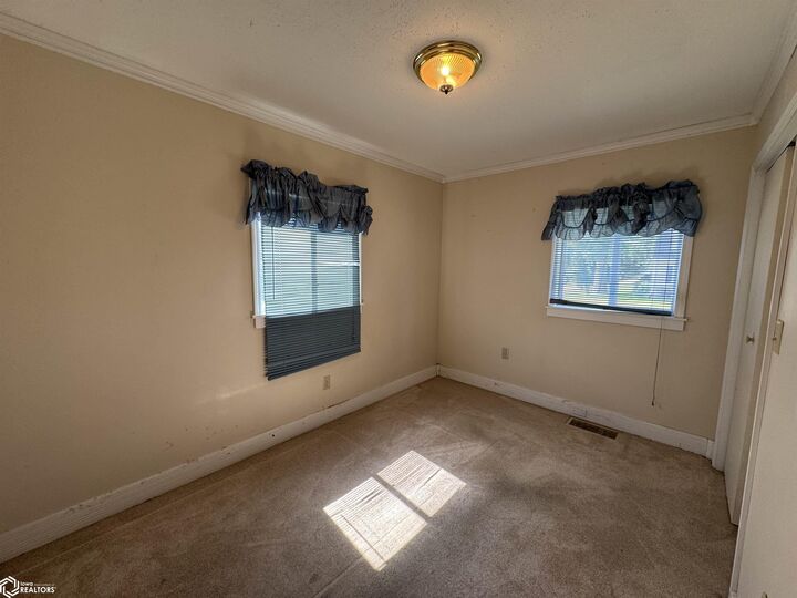 Property Photo:  1516 Kalsem Boulevard  IA 50158 