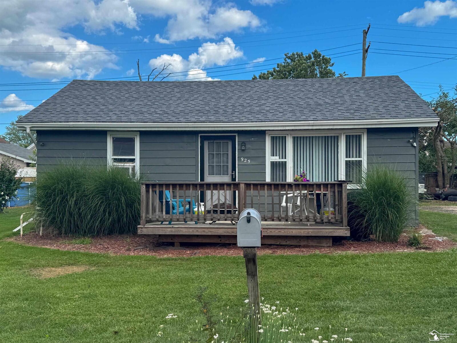 Property Photo:  925 Bacon Street  MI 48161-5513 