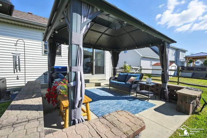 Property Photo:  1087 Eagle Lane  MI 48182 