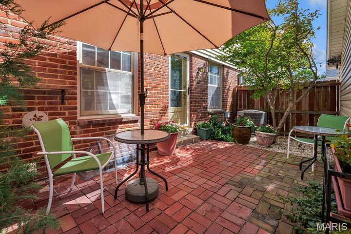 Property Photo: 1074 Brooksgate Manor Drive MO 63122