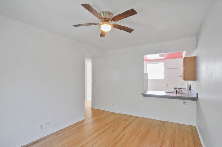 Property Photo: 3141 W Argyle Street 3 IL 60625