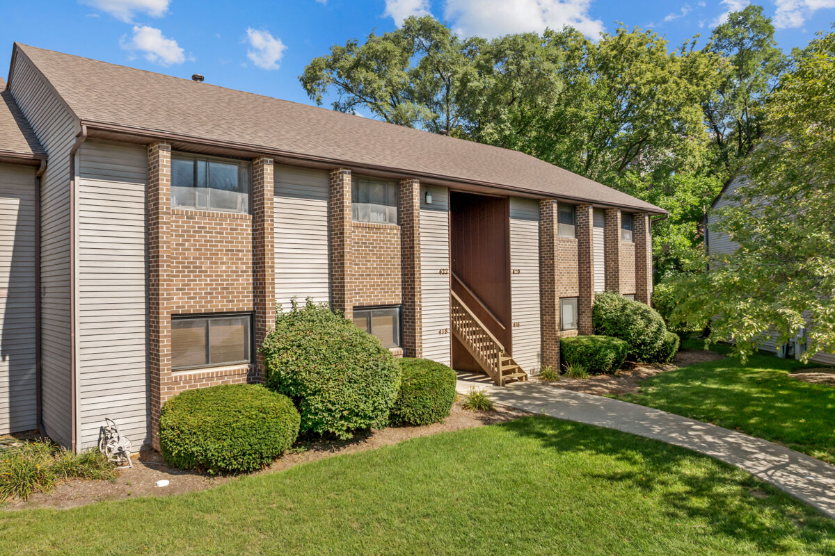 Property Photo: 418 Heine Avenue 418 IL 60123