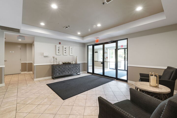 Property Photo: 125 Lakeview Drive 406 IL 60108