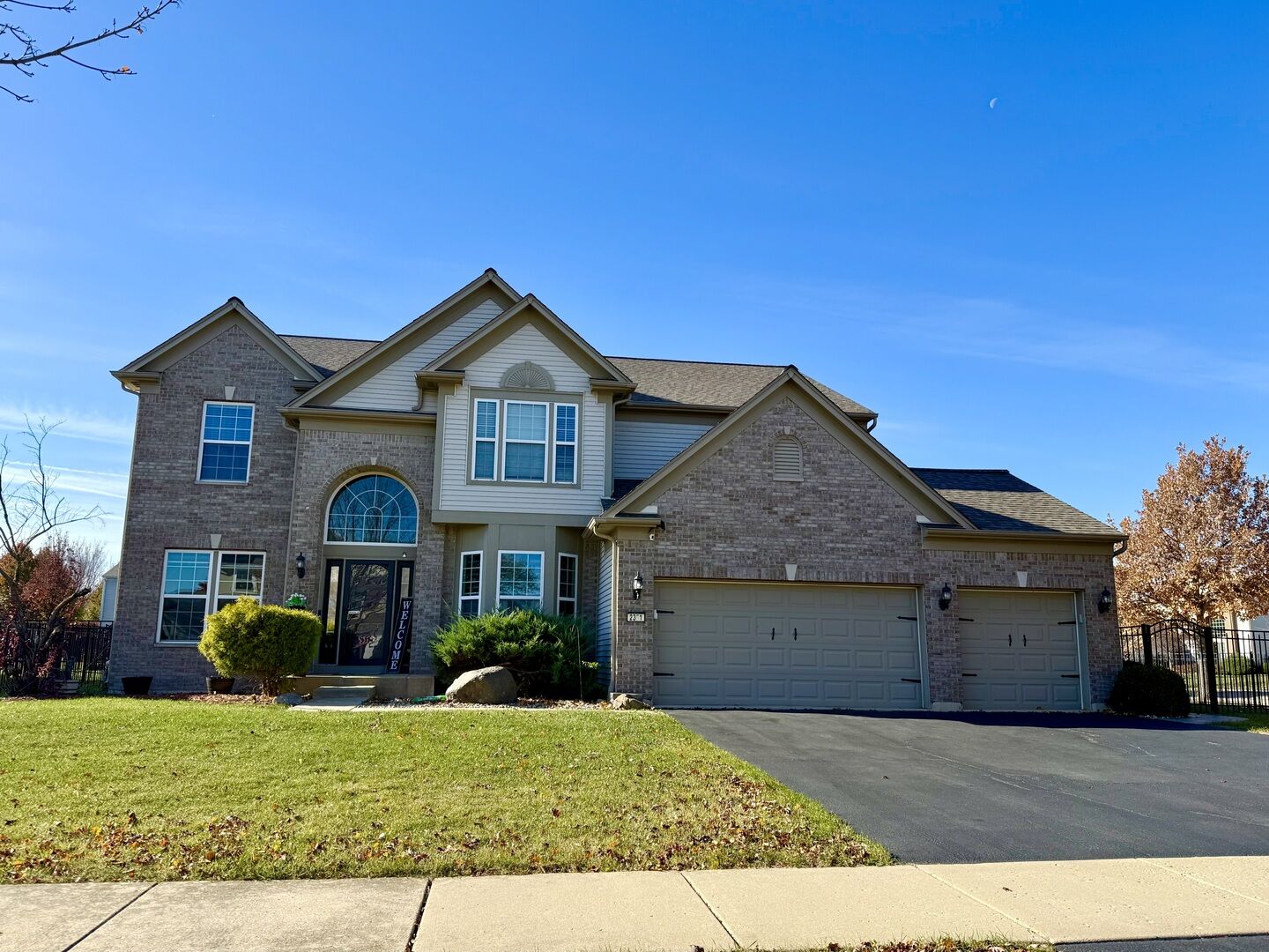 Property Photo:  2361 Emerald Lane  IL 60560 