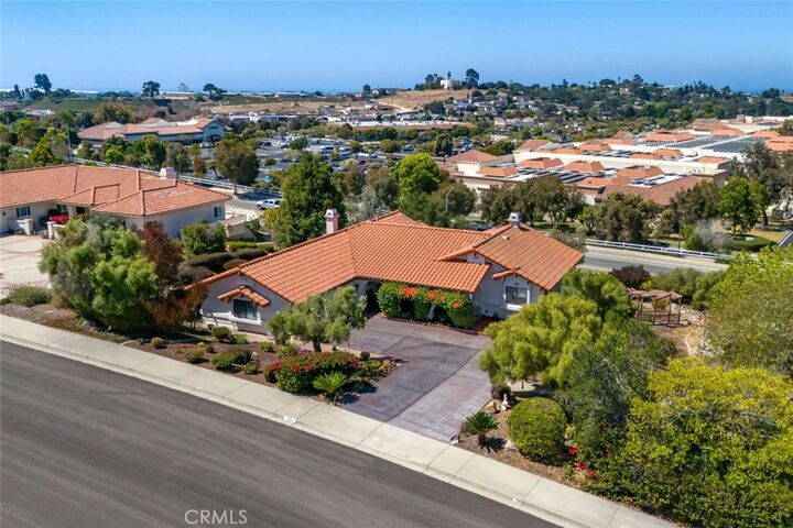 Property Photo:  758 Via Bandolero  CA 93420 
