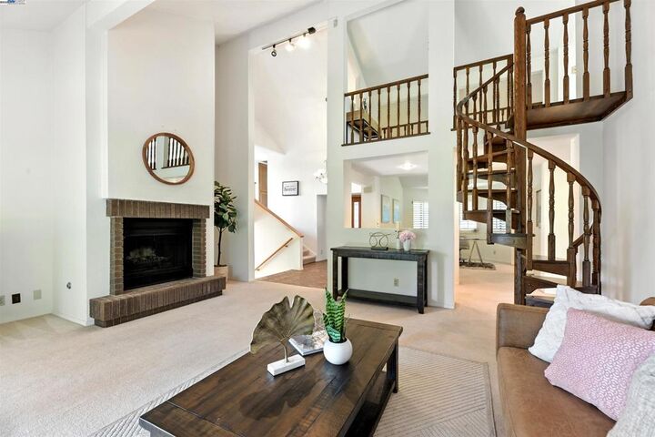 Property Photo: 646 Bella Vista Ct CA 94539