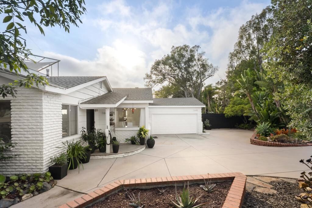 Property Photo: 1645 Noma Lane CA 92024