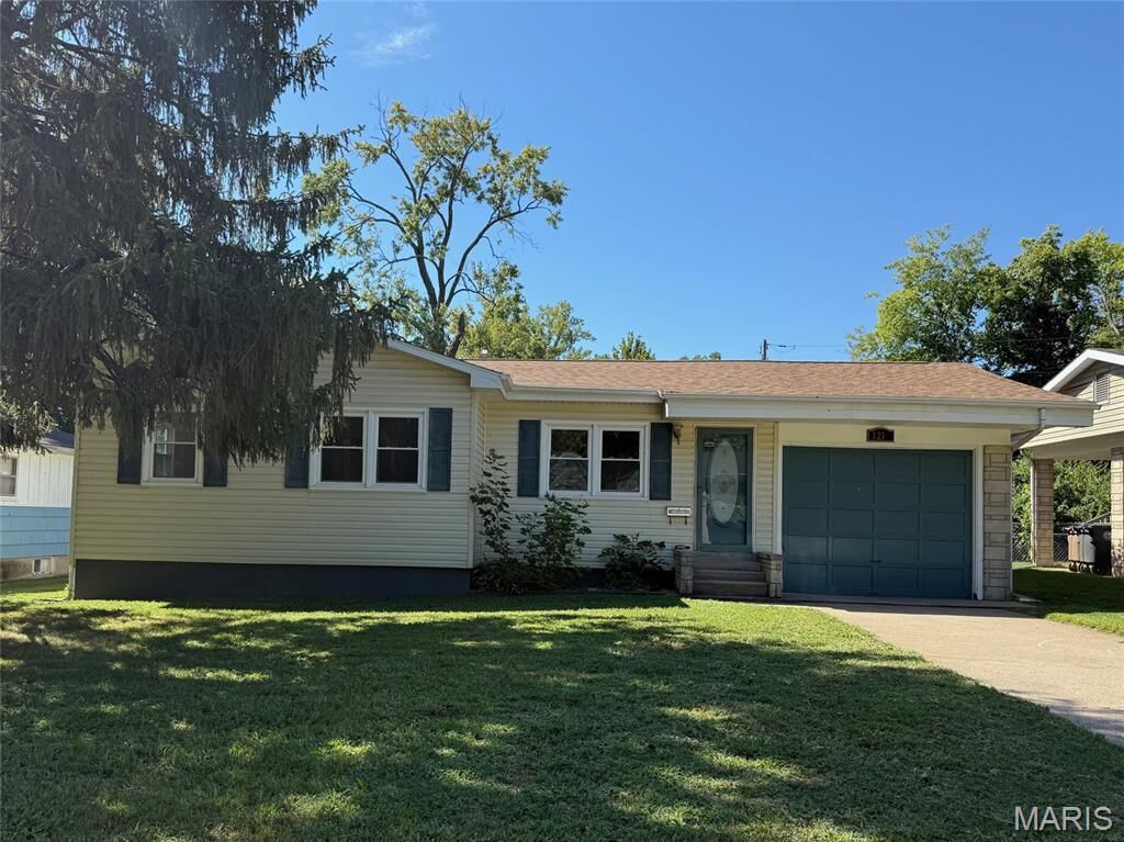 Property Photo:  1211 College Street  MO 63703 