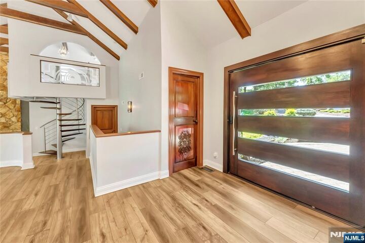 Property Photo:  18 Fairview Drive  NJ 07006 