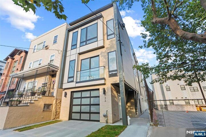 Property Photo:  32 Hancock Avenue 2  NJ 07307