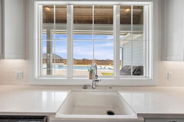 Property Photo: 4421 Azalea Way TX 76065