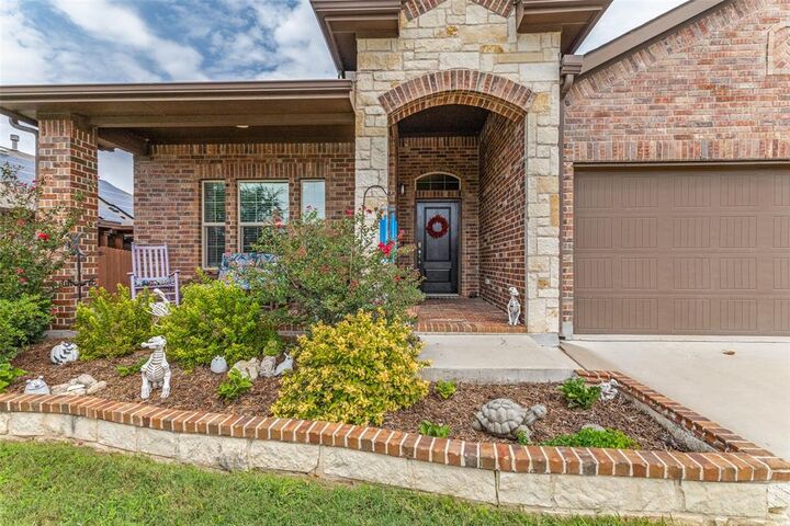 Property Photo: 1121 Berwick Court TX 76131