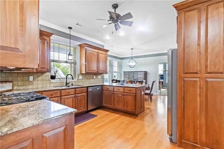 Property Photo: 3816 N 2nd Place AR 72756