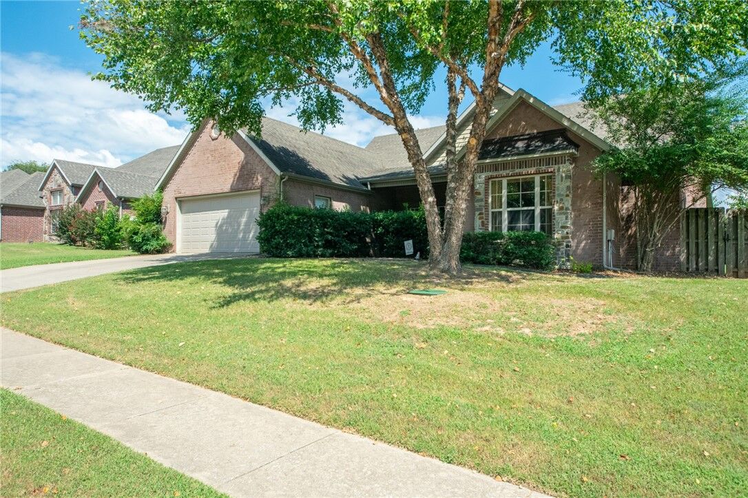 Property Photo: 1376 Lexington Circle AR 72762