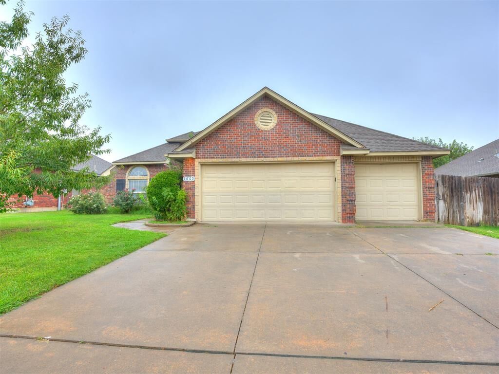Property Photo:  1605 SW 33rd Street  OK 73160 