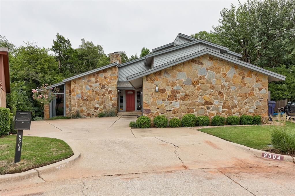 Property Photo:  9304 Broughton Court  OK 73132 