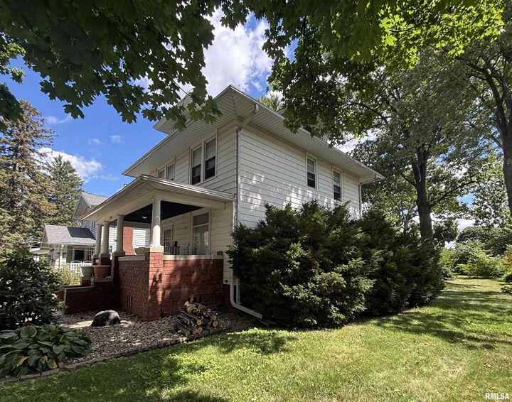 Property Photo: 1233 N Kellogg Street IL 61401