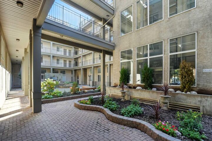 Property Photo: 527 15 Avenue SW 202 AB T2R 1R5