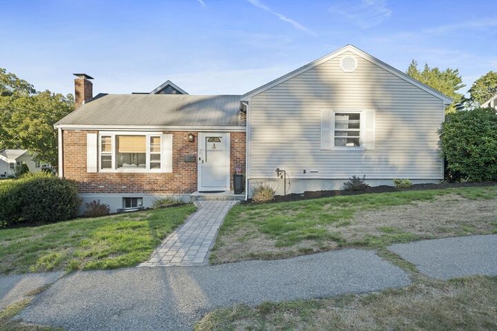 17 Badger Cir  Milton MA 02186 photo