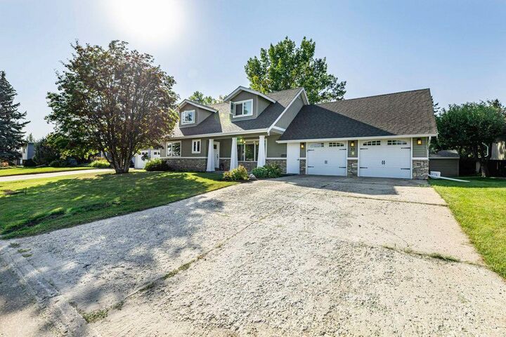 33 Fairway Drive  Lacombe AB T4L 1R4 photo