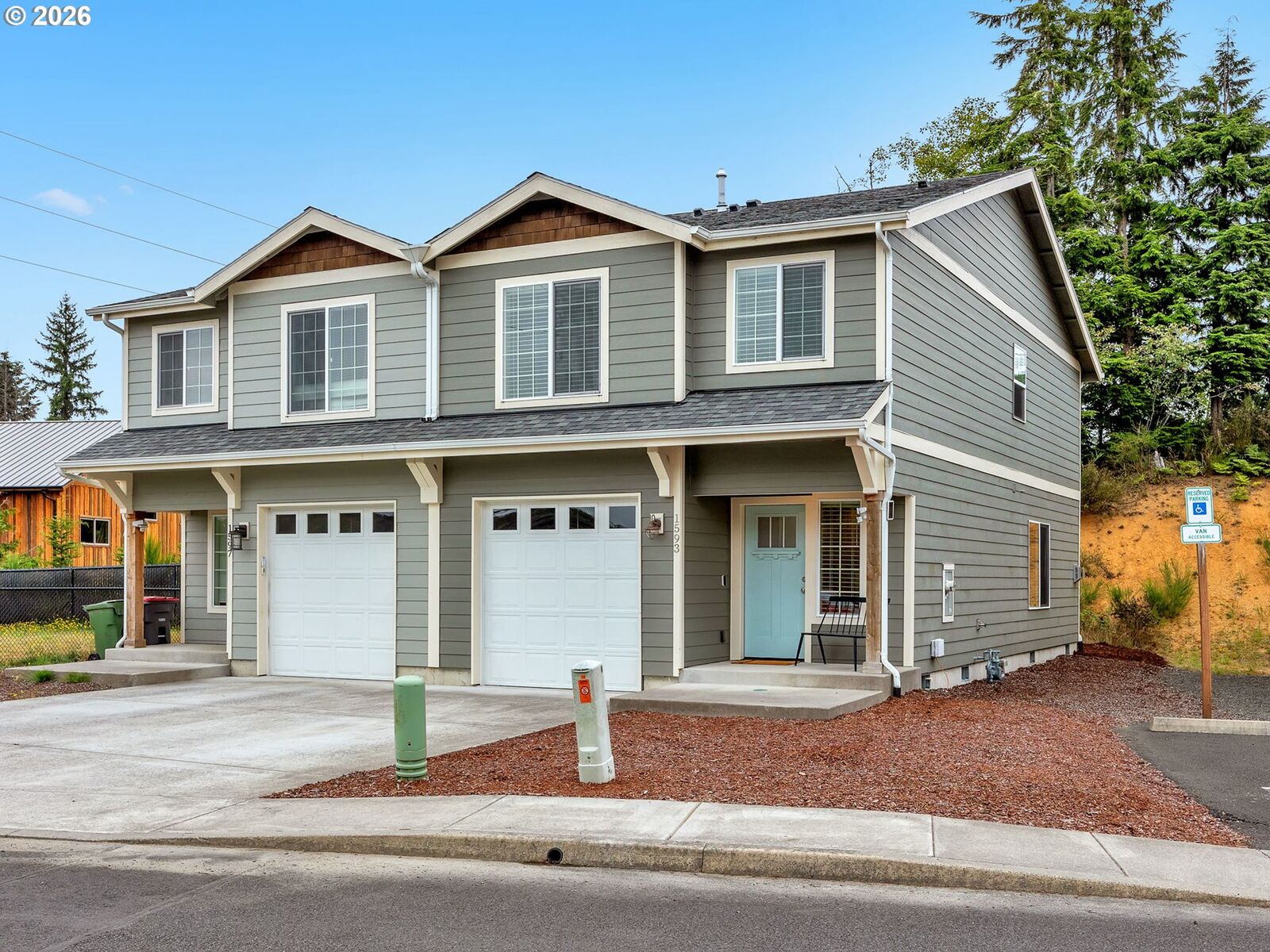 Property Photo:  1593 SE Honeysuckle Loop  OR 97146 