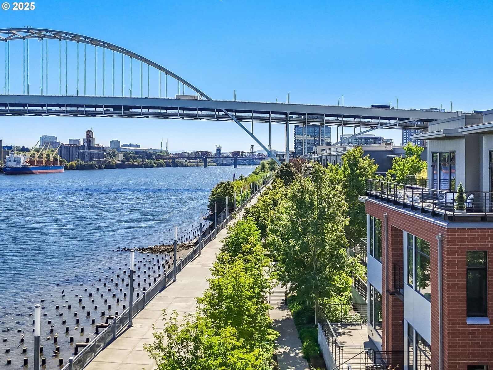 Property Photo: 1714 NW Riverscape St OR 97209