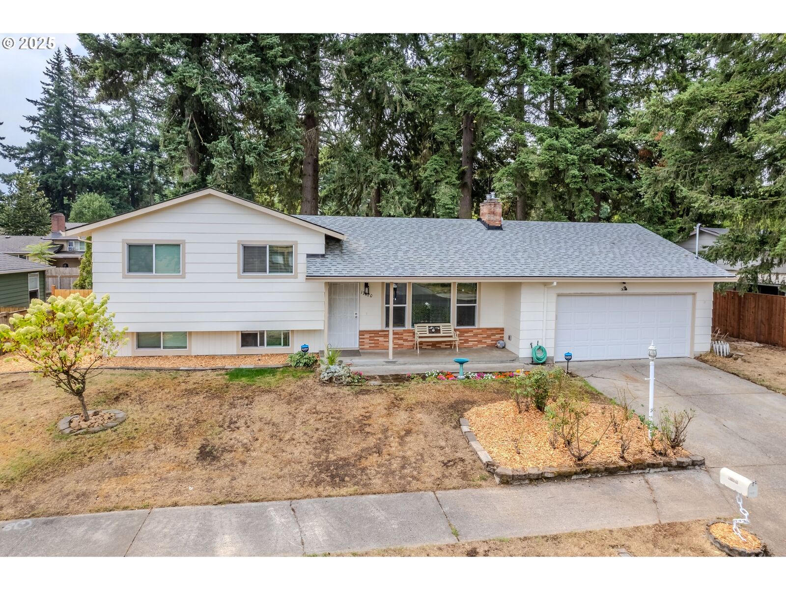 Property Photo:  17820 NE Everett St  OR 97230 