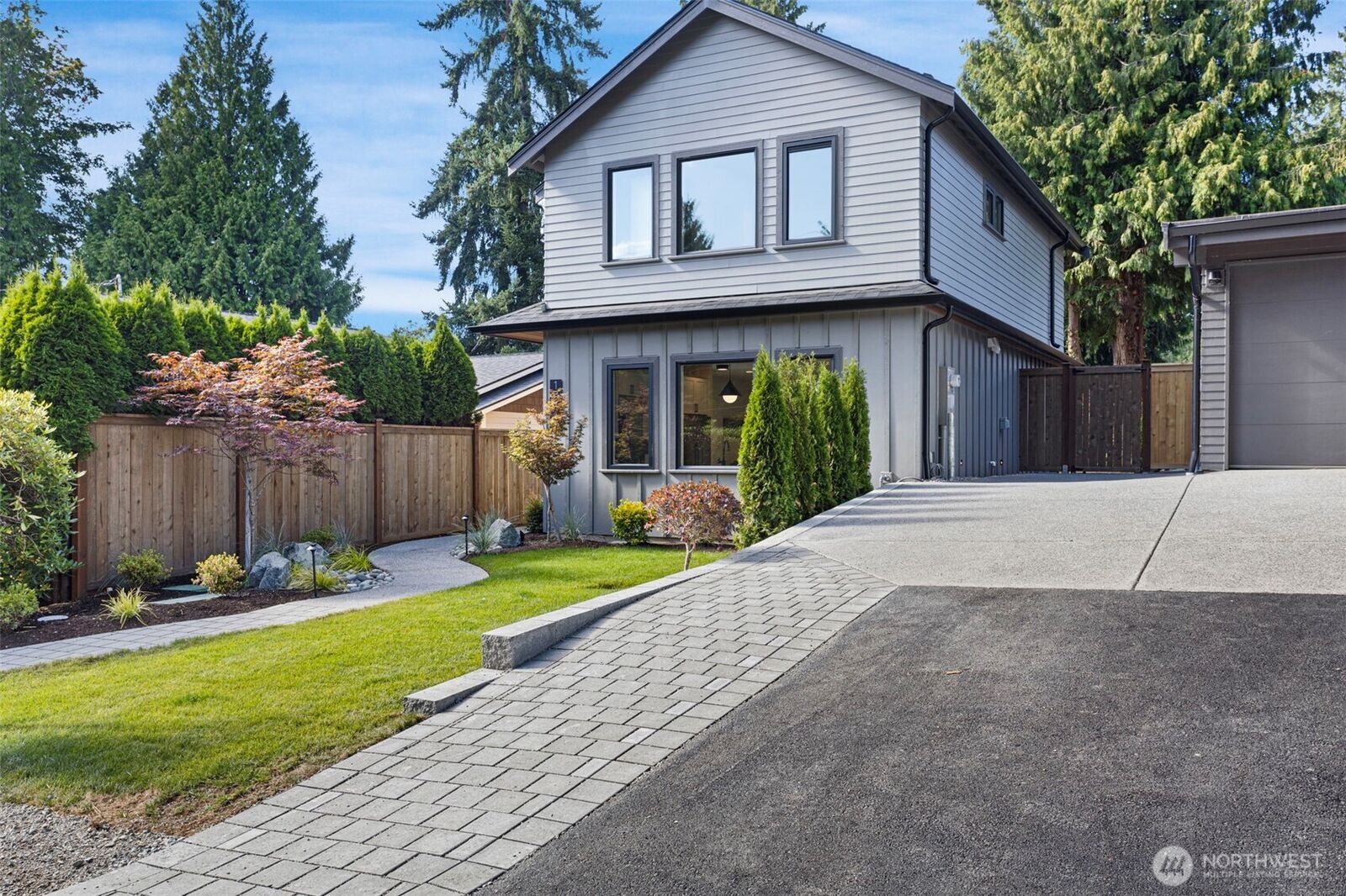 Property Photo:  10168 NE 112th Place  WA 98033 