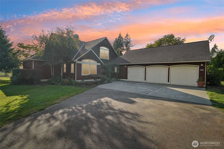 Property Photo: 14827 Three Lakes Road WA 98290