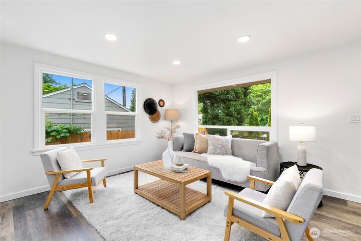 Property Photo:  10346  Ashworth Avenue N  WA 98133 