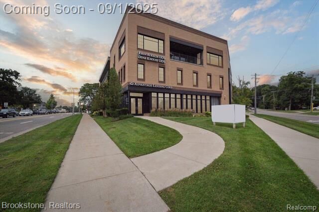 Property Photo:  804 N Main Street 2H  MI 48307