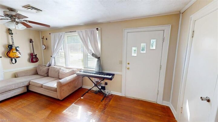Property Photo: 5612 W Norfolk Rd VA 23703