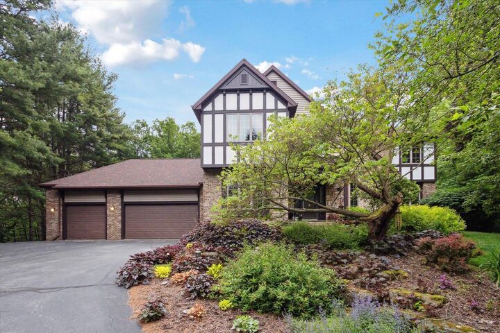Property Photo: 2370 East Sylvan Lane WI 53563