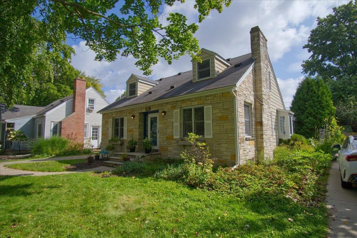 Property Photo: 238 Kensington Drive WI 53704
