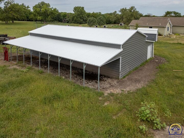 Property Photo: 6036 SE Adams St KS 66609