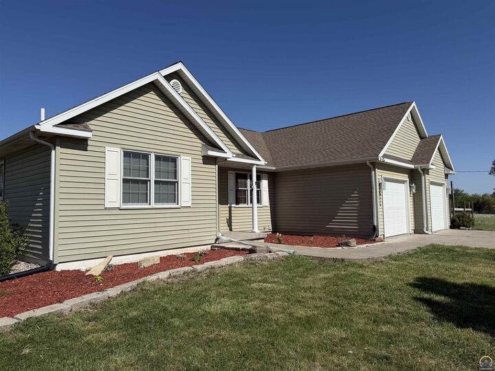 Property Photo:  6036 SE Adams St  KS 66609 