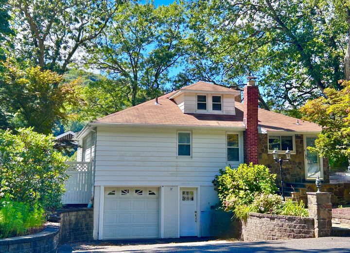 Property Photo: 207 Roosevelt Drive CT 06483