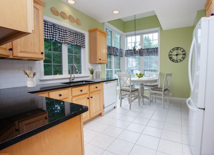 Property Photo:  14 Brettonwood Drive 14  CT 06070