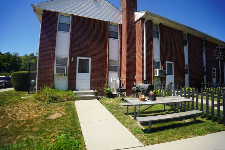Property Photo: 15 Madison Street Apt H9 CT 06854