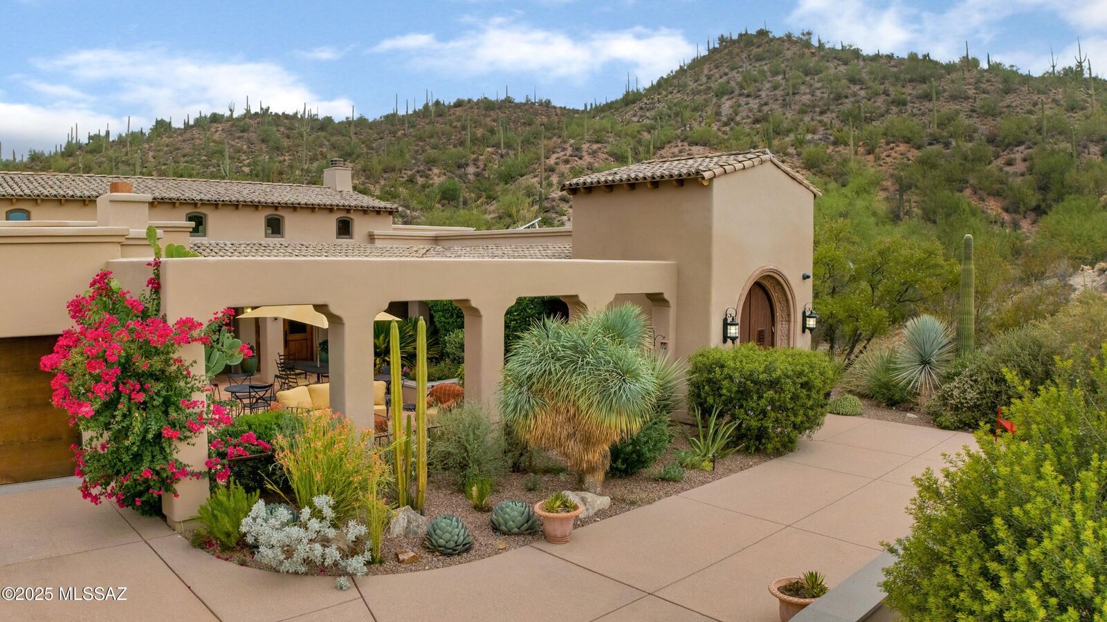 Property Photo:  2102 S Twinkling Starr Drive  AZ 85745 
