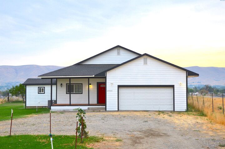 129601 W Swain Road  Prosser WA 99350 photo