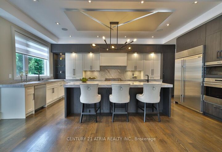 Property Photo:  225 Northwood Drive  ON M2M 2K5 