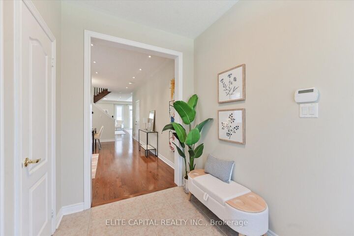 Photo de la propriété: 7 Salix Avenue ON L4A 1S1