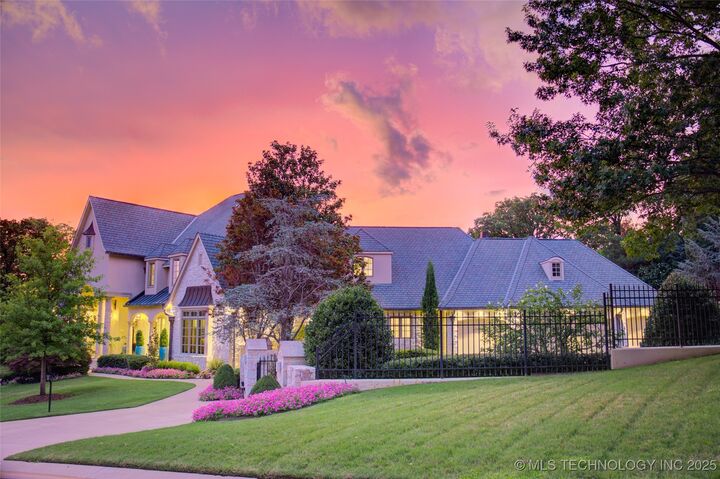 Property Photo:  6619 E 109th Street  OK 74133 