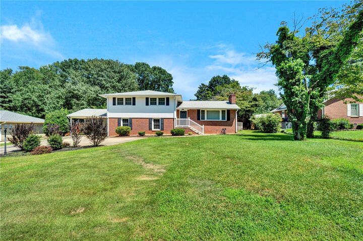Property Photo: 2010 Boulevard Heights SC 29621